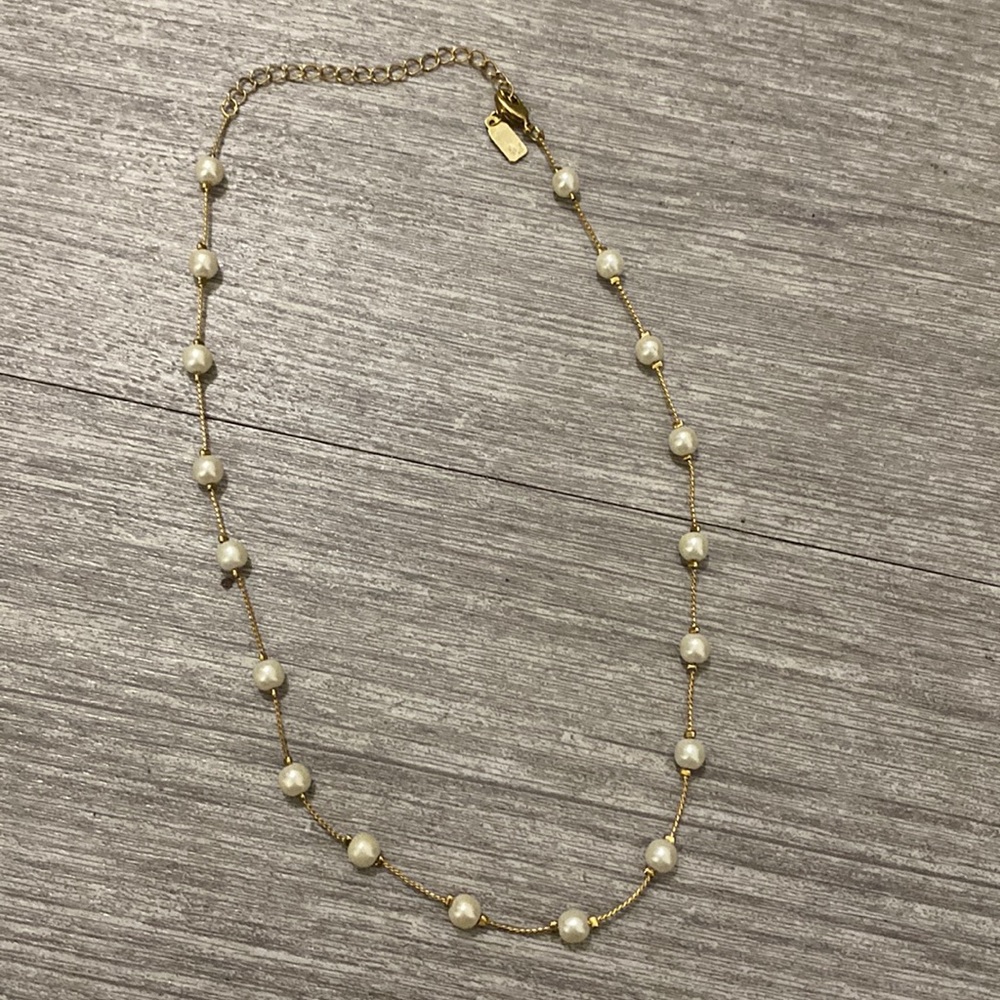 Gold necklace with pearls - beautiful womens sweet necklace - GREAT CONDITION